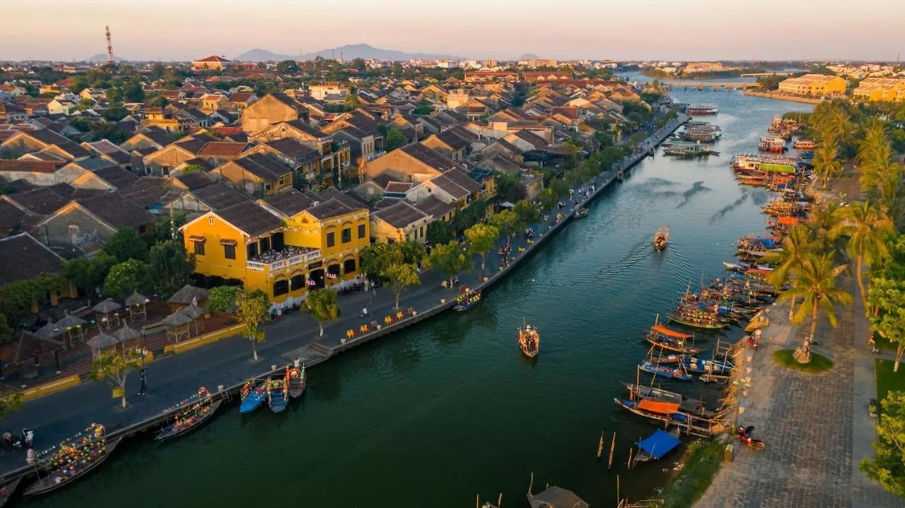 Romantic Apt With Seaview - Beachfont Da Nang Apartment