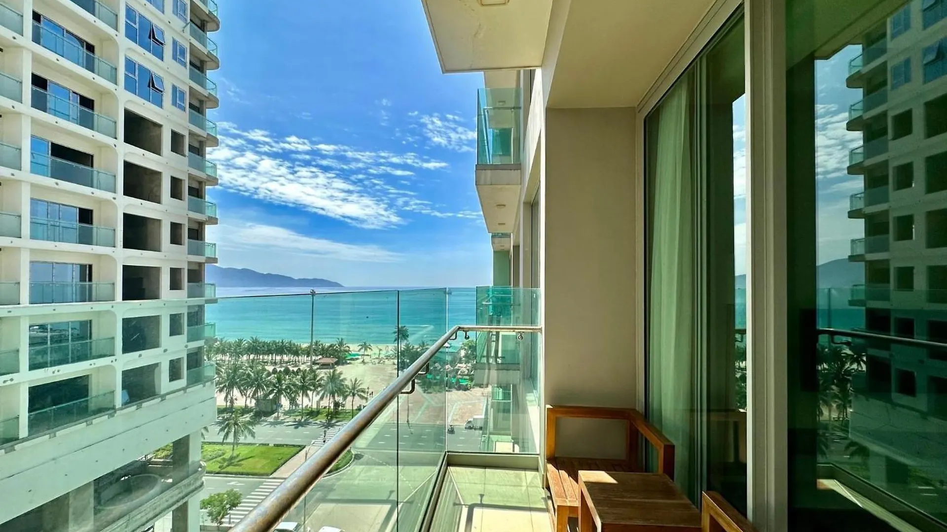 Apartment Romantic Apt With Seaview - Beachfont Da Nang