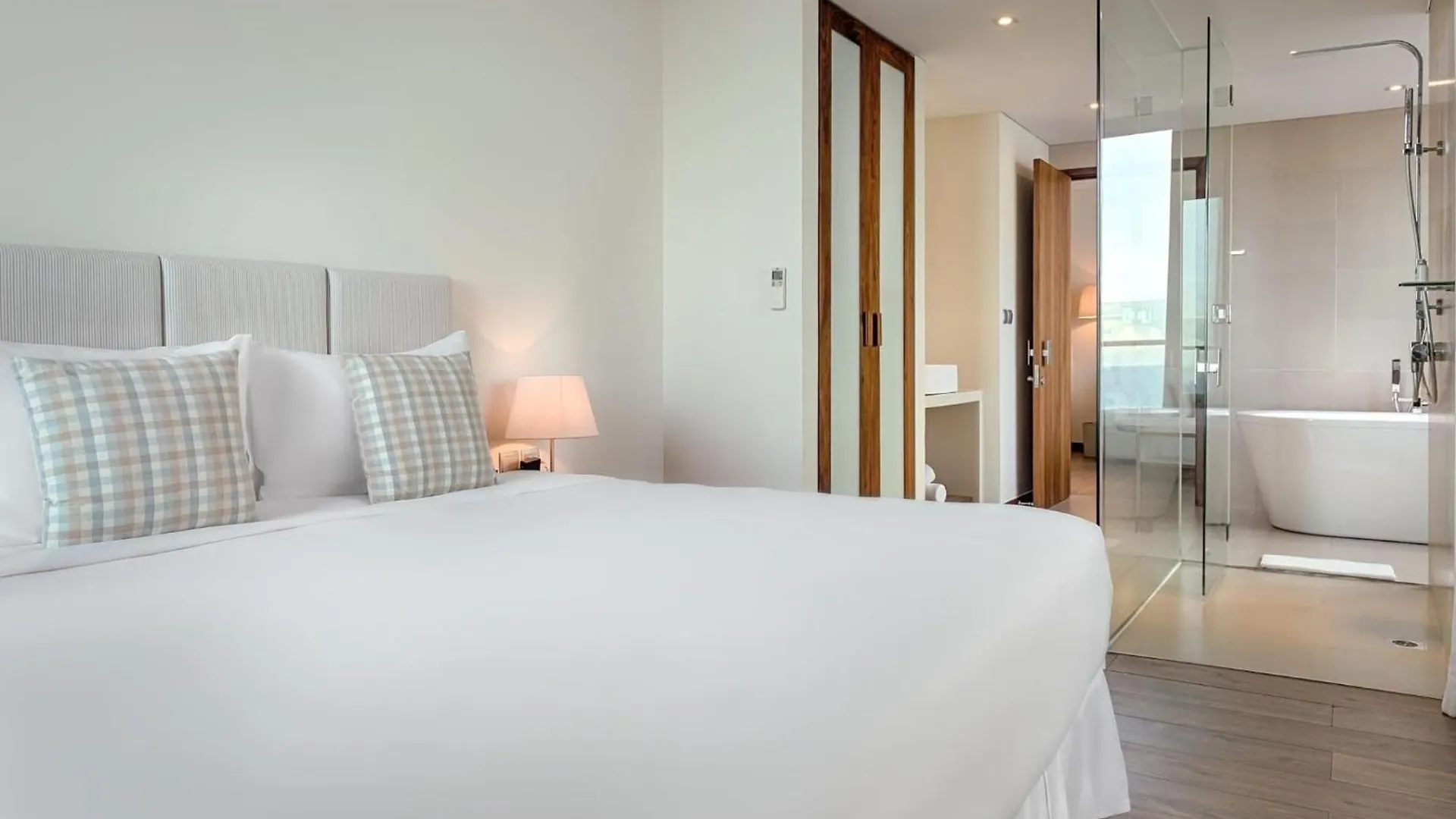 Romantic Apt With Seaview - Beachfont Da Nang 0*,  Vietnam