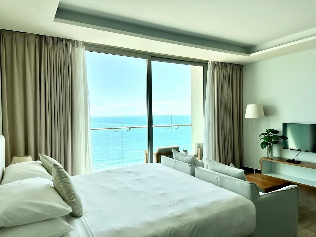Romantic Apt With Seaview - Beachfont Da Nang 0*,  Vietnam